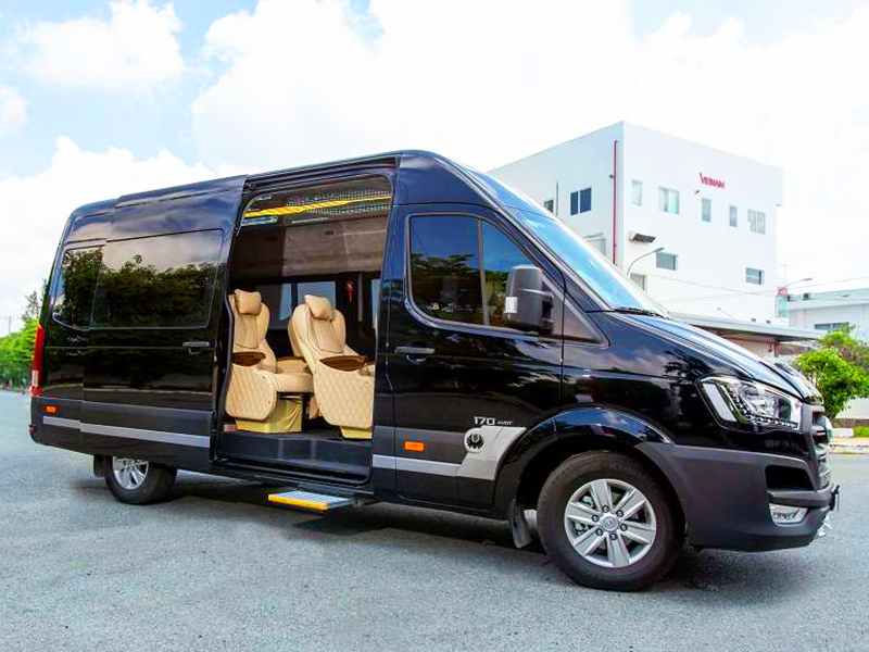 Limousine Dcar (9-seater)